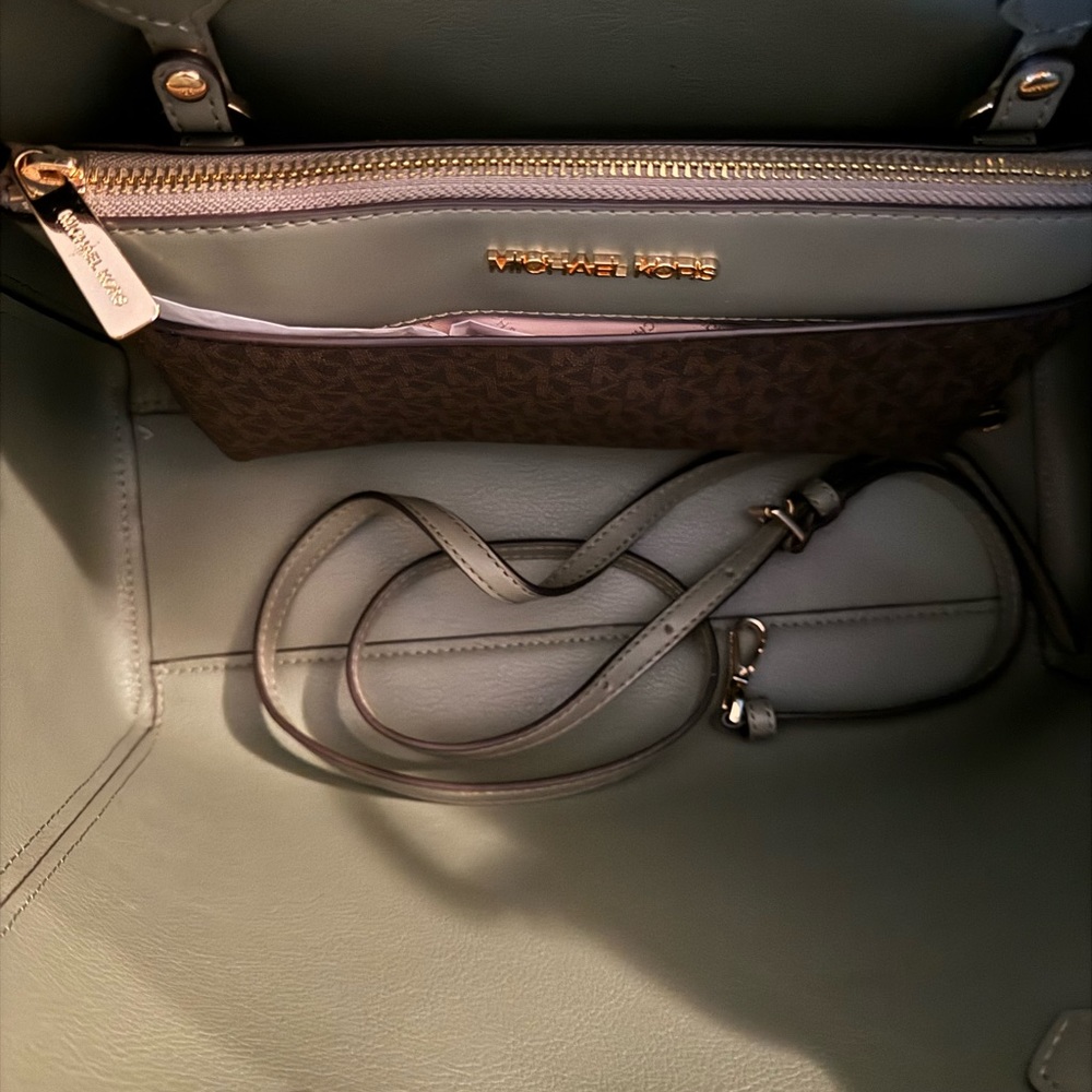 Michael Kors Maise 3 piece set - Picture 3 of 4